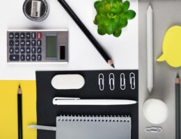 Nowoczesne wyposażenie biurka: Co warto mieć w swoim biurze?